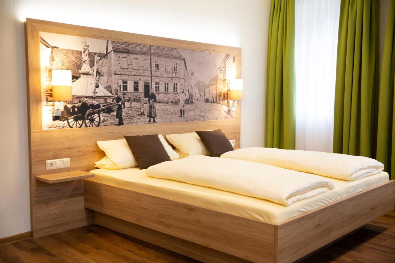 Der Patrizierhof - Weingut Gasthof Hotel - Familie Grebner Grosslangheim Esterno foto